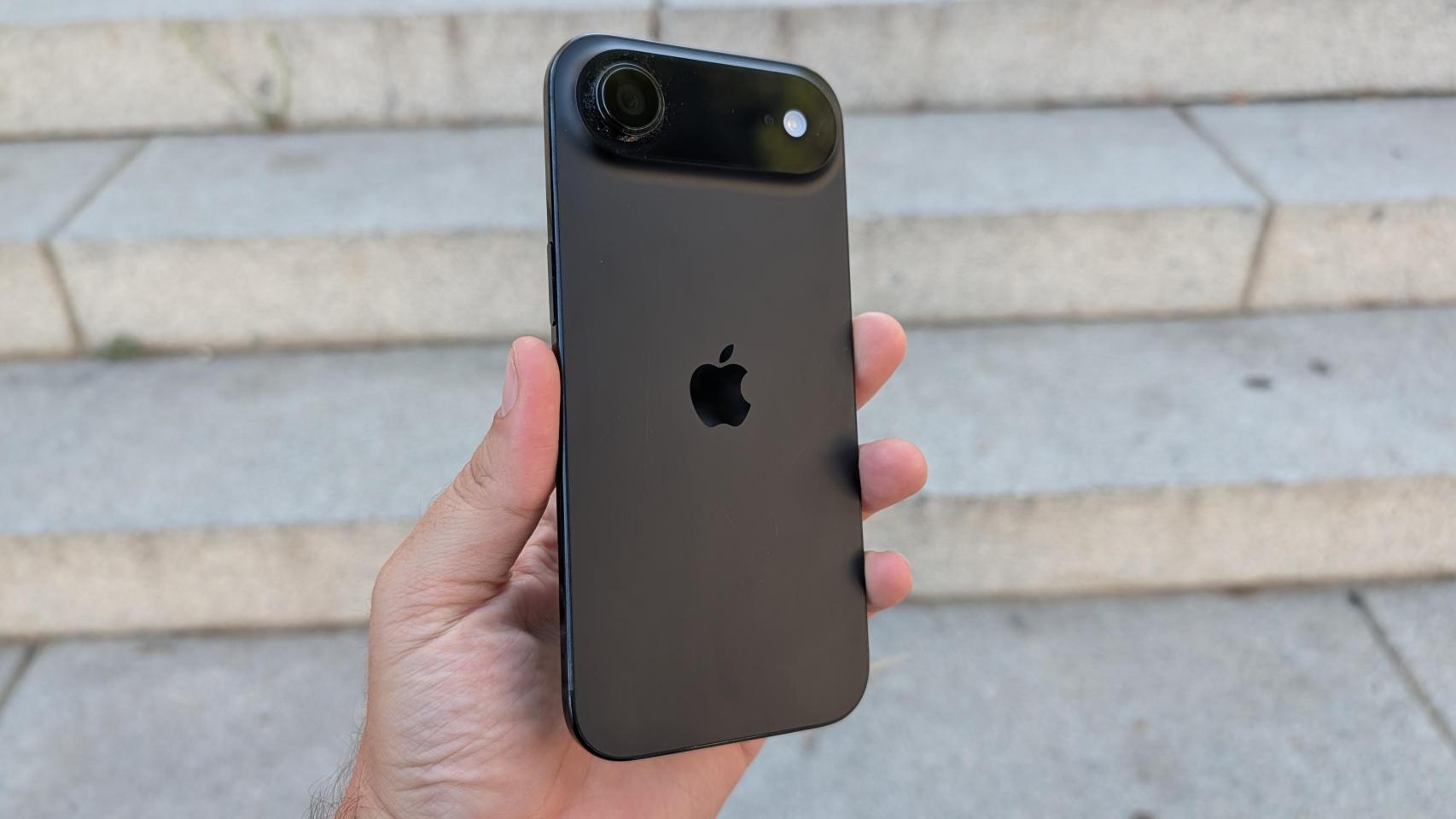 apple ha marcado el fin de las tarjetas sim con el iphone air: "va a suceder lo mismo que con las microsd en los teléfonos"
