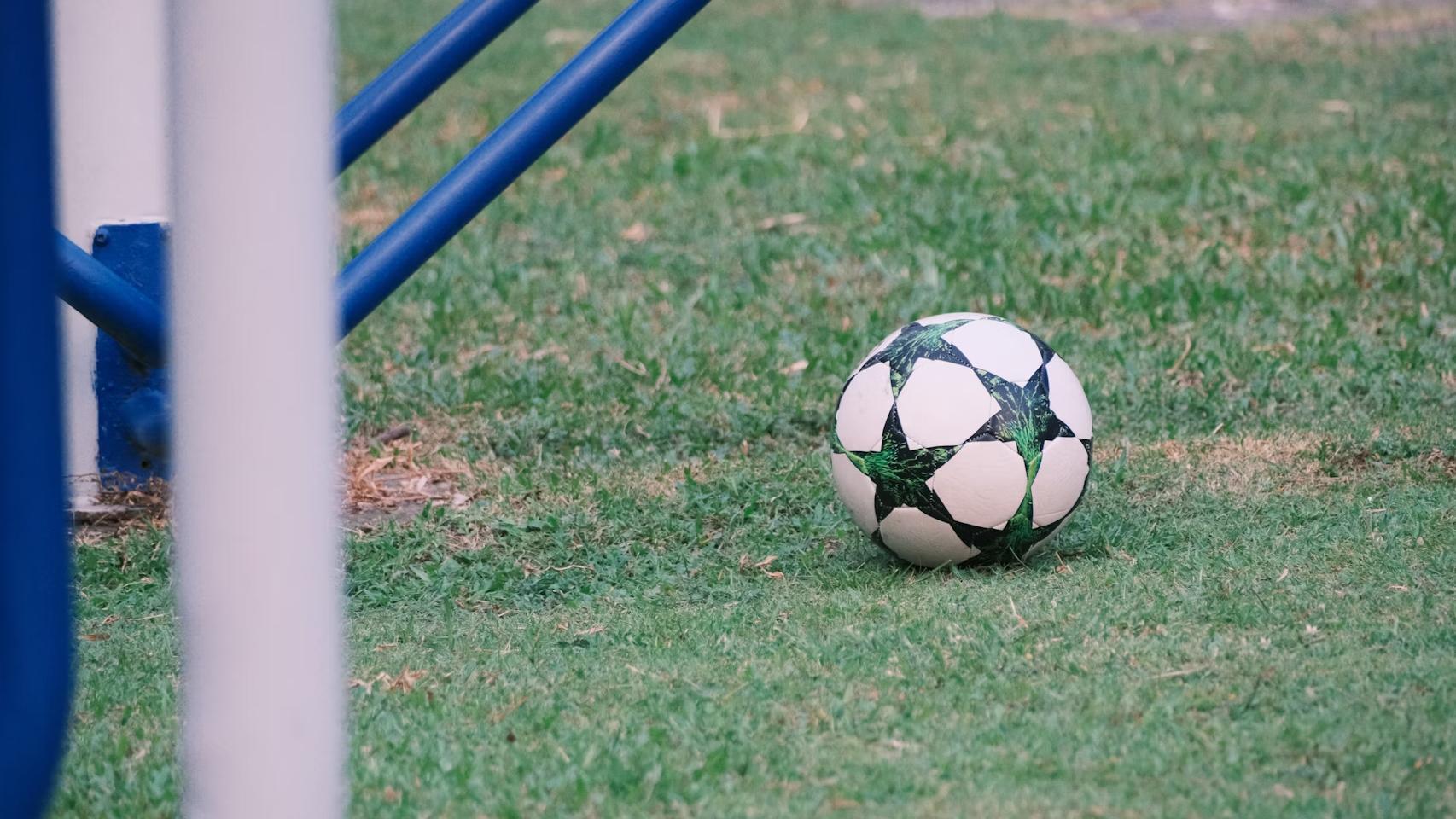 adiós a las iptv para ver el fútbol: estas son todas las opciones que hay para ver partidos gratis y de forma legal en españa