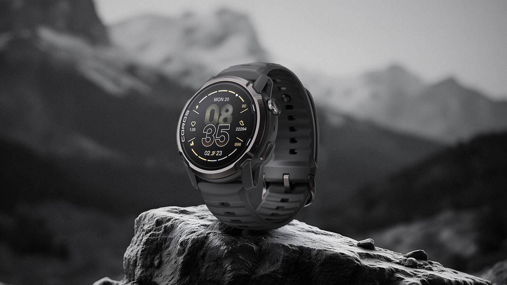 coros lanza el apex 4 en españa: un reloj con diseño reforzado en titanio y batería de larga duración para trail y montaña