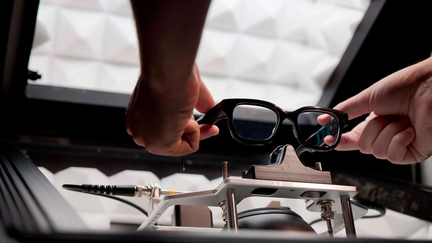 google y magic leap muestran sus próximas gafas con ia: "fusionan la visión física y digital de manera fluida"