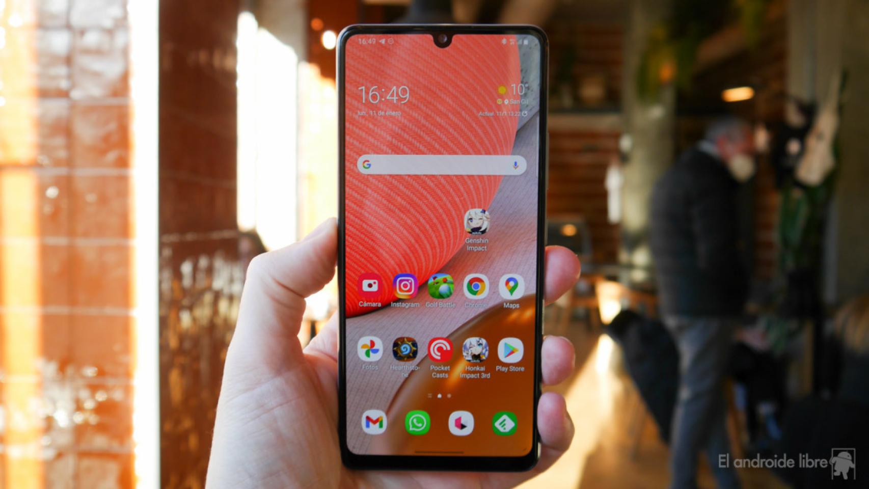 las cinco acciones diarias que todo el mundo hace en invierno cuando hace frío y podrían destrozar tu smartphone