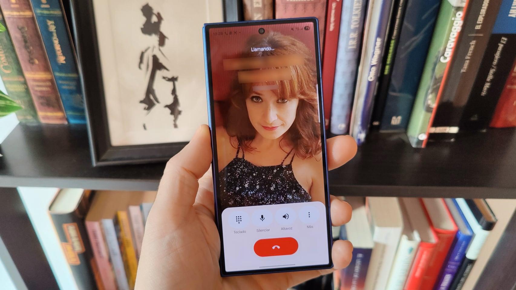 la sencilla acción que cambiará radicalmente la interfaz de llamadas en tu móvil android con fotos a pantalla completa