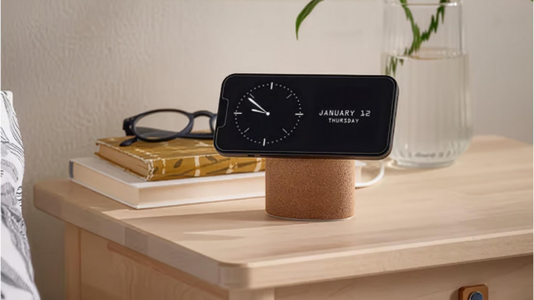 ikea lanza en españa un nuevo cargador inalámbrico con soporte para el pixel 10 por menos de 15 euros