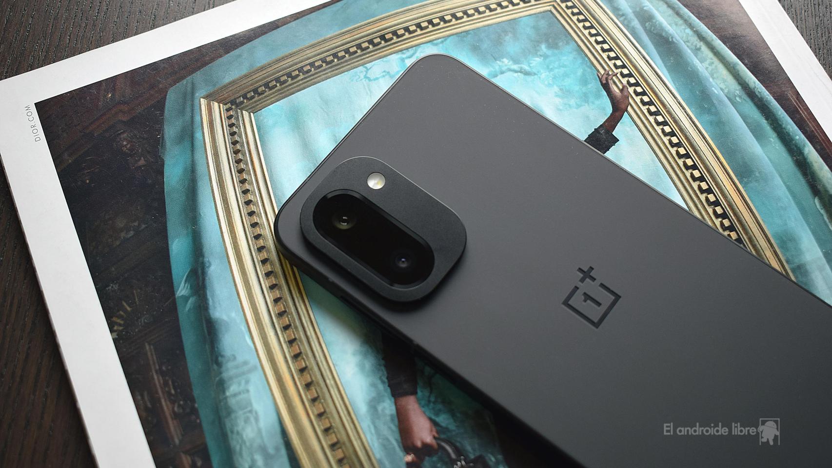 primera toma de contacto con el oneplus 15r: giro al gaming que cuenta con el estreno del nuevo chip premium de qualcomm