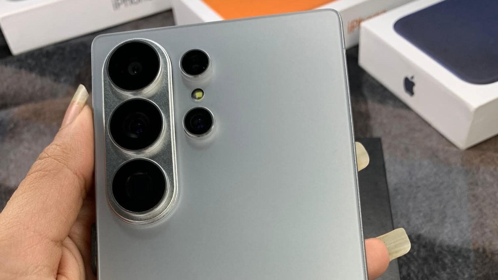 El móvil más deseado de Samsung se filtra en fotos reales: así será el Galaxy S26 Ultra y su fecha de lanzamiento el móvil más deseado de samsung se filtra en fotos reales: así será el galaxy s26 ultra y su fecha de lanzamiento