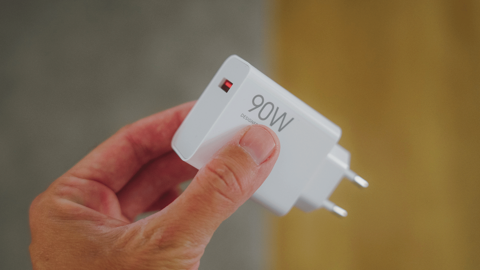 usar el mismo cargador usb c para el móvil, ordenador y consola: ¿es peligroso, o lo más cómodo?